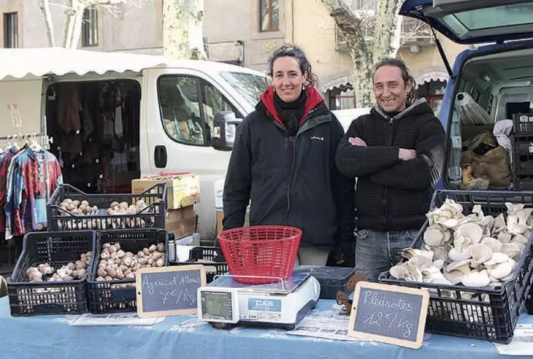 Le couple est présent les jeudis matins sur le marché de Villefort.