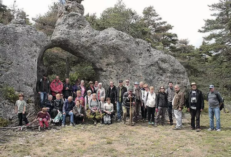 Quarante-cinq personnes ont pris part à la balade des Arcs de Saint-Pierre-des-Tripiers.