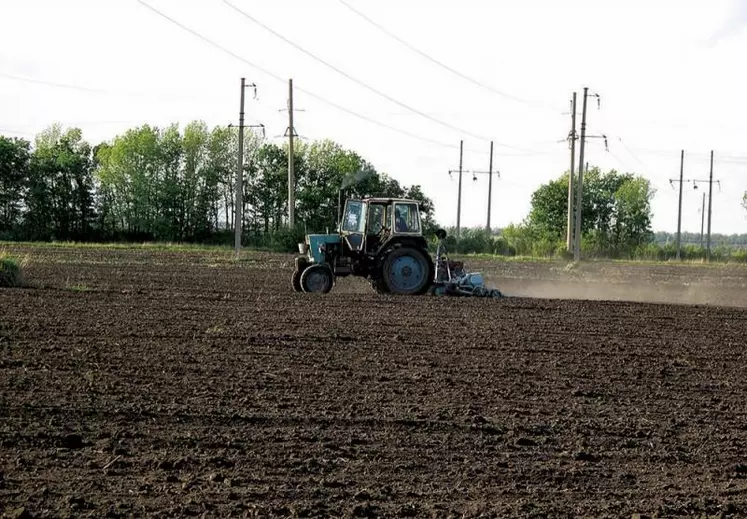 Dans le cadre du plan d’action pour « Les voies de solidarité UE-Ukraine » (visant à pallier l’arrêt des exportations de céréales ukrainiennes par la mer Noire en raison de la guerre, via le rail, la route et les voies navigables intérieures), la Commission européenne a lancé le 3 juin une plateforme de mise en contact (première étape de ce projet) entre les entreprises de l’UE et d’Ukraine.