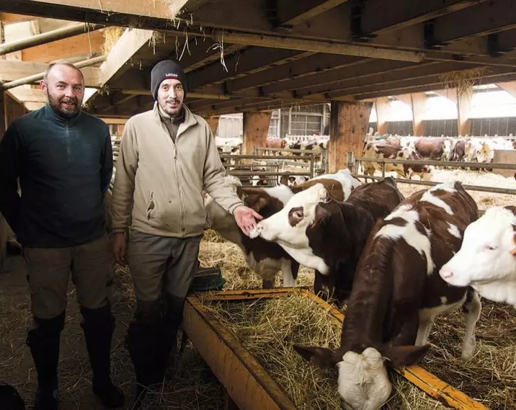  Alors que l’AOP Bleu d’Auvergne vient d’ajouter un huitième producteur, le Gaec Sudre dans le Puy-de-Dôme, c’est l’occasion de revenir avec le Gaec Pic, seul producteur lozérien de Bleu d’Auvergne sur cette production particulière.