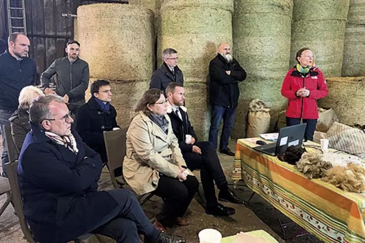 Maud Faipoux, directrice de la direction générale de l'alimentation (DGAL) était en visite dans le Puy-de-Dôme où elle a rencontré les éleveurs ovins sur la problématique sanitaire de la laine.