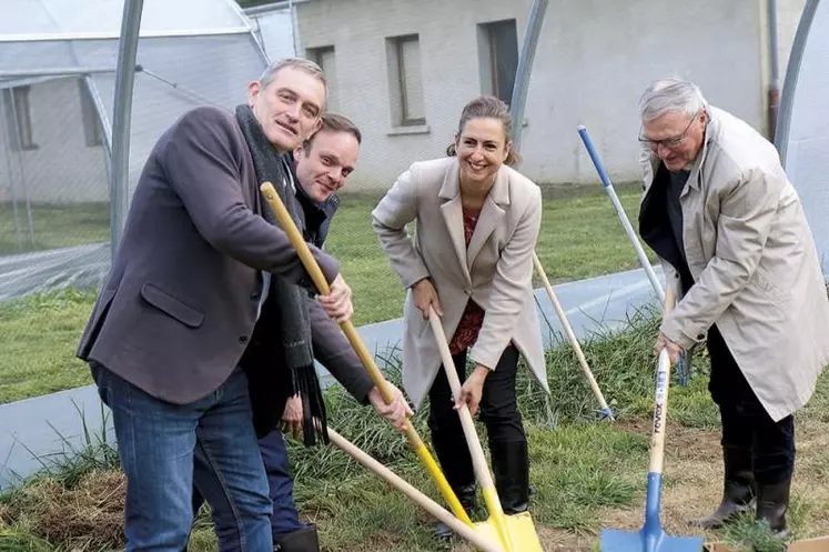 Vendredi 18 novembre, le Clos du nid a inauguré sa pépinière située à Marvejols, à l'Esat de Bouldoires, en présence des élus locaux, de la MSA et de Sophie Boudot, directrice de la DDETSPP.