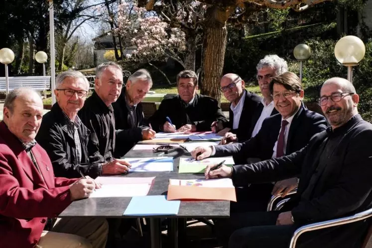 Une convention de solidarité territoriale a été signée entre les présidents des syndicats de rivière du bassin versant Tarn-Aveyron.