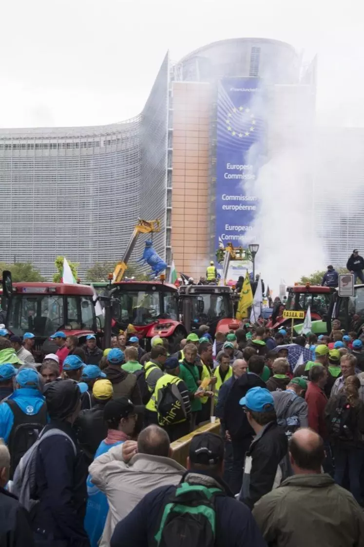 En septembre dernier, à l’appel de la FNSEA et des Jeunes agriculteurs, et au niveau européen du Copa, les agriculteurs avaient manifesté leur mécontentement devant le Parlement européen à Bruxelles.