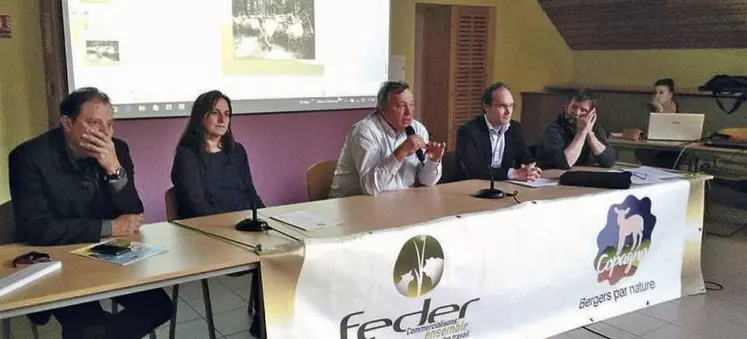 Michèle Boudoin, présidente de la FNO aux côtés de Jean-Yves Foucault, président de Limagrain et Paul Bony, président de Copagno (à droite) ont longuement débattu de la situation démographique de l’élevage ovin.