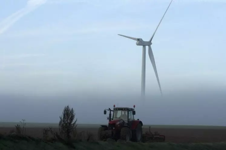 La présidence française du Conseil de l'UE, qui espère boucler le dossier avant la fin juin, a proposé aux États membres un projet de compromis sur la révision de la directive Énergies renouvelables. Un texte qui ne touche quasiment pas aux objectifs de biocarburants pour les transports mais qui suggère des assouplissements pour l'utilisation de la biomasse forestière.