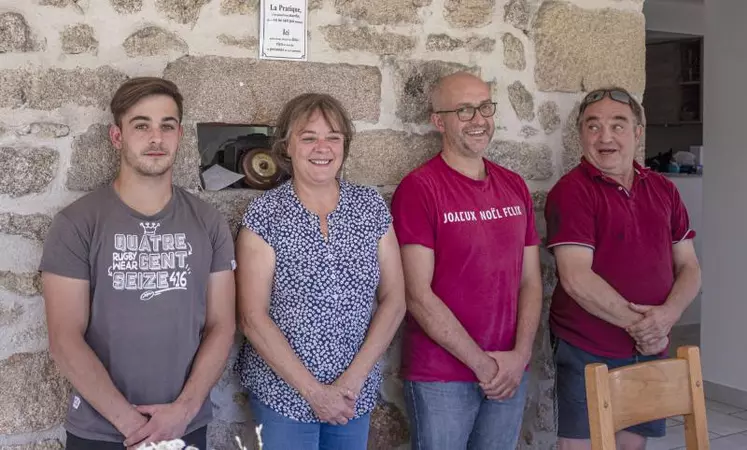 droite : Cyril Faurie et sa mère Francine, Sébastien Fonfreyde et Serge Faurie.