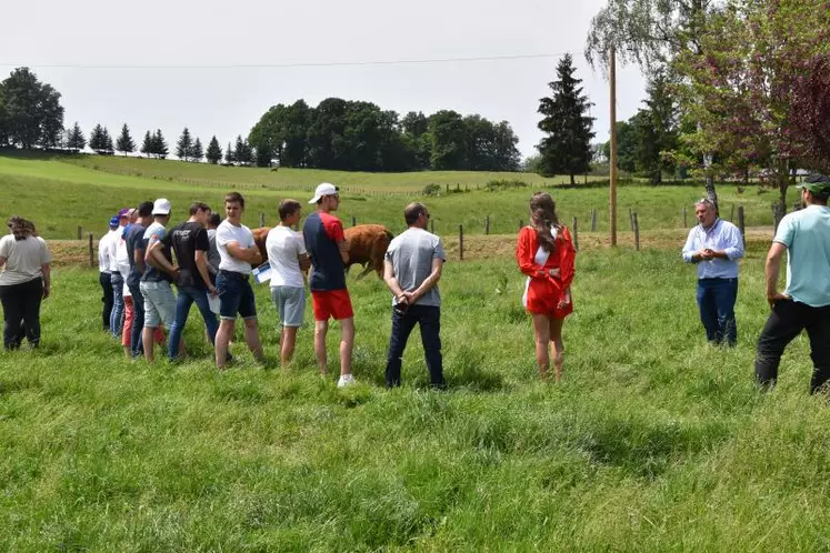 Les élèves de la MFR de Beynac à l’écoute du technicien de Sofrelim.