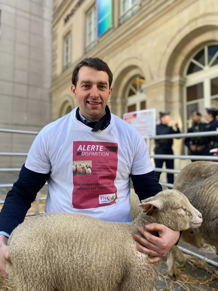 Manifestation des éleveurs d'ovins devant le Ministère de l'économie et des finances.