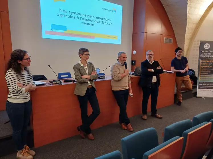 Le président, Thierry Bouchet et le directeur du pôle Conseil Agri, Fabrice Bouquet, ont ouvert le café-conférence avec les 3 intervenants.