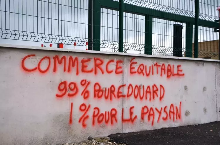 Les agriculteurs maintiennent la pression sur les distributeurs en bloquant les centrales d'achats à partir du mercredi 21 février.