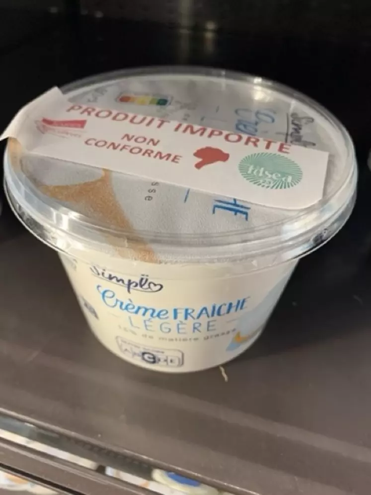 Pot de crème fraîche premier prix.