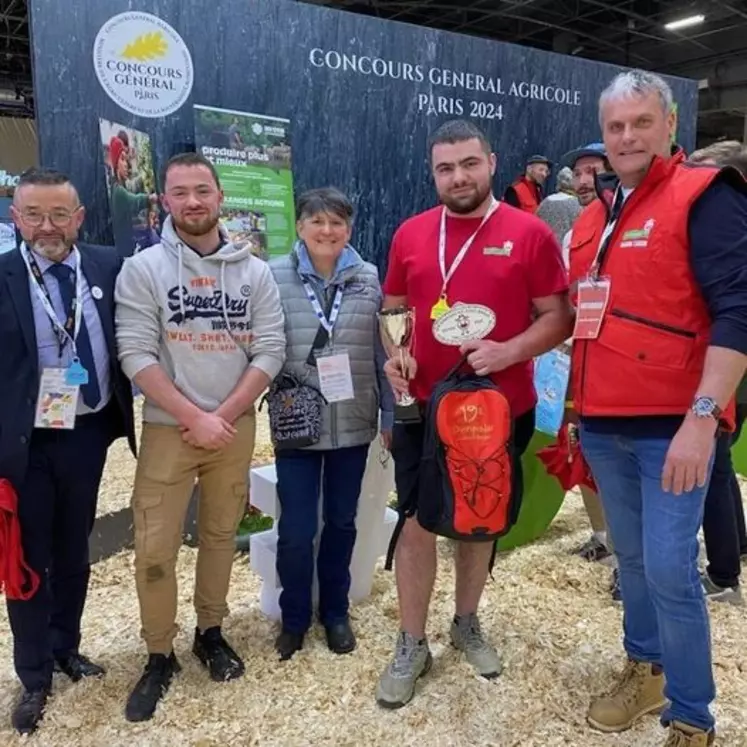 Lors de la remise des prix en présence de Christine Vazeille présidente du  Conseil d’Administration de l’établissement Brioude-Bonnefont, Claude Font secrétaire général de la FNO et Patrick Sourit président d’Interbev.