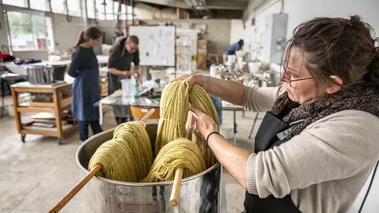 Lainamac anime également un incubateur textile axé sur la laine, dédié aux artisans d’art et marques émergentes des secteurs de la décoration d’intérieur, du matelassage et de l’habillement.