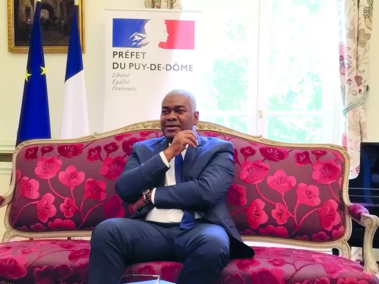 Joël Mathurin préfet du Puy-de-Dôme dans les salons de la préfecture. 