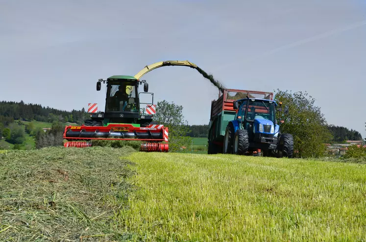 chantier d'ensilage herbe