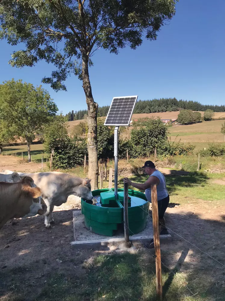 abreuvoir avec pompe solaire