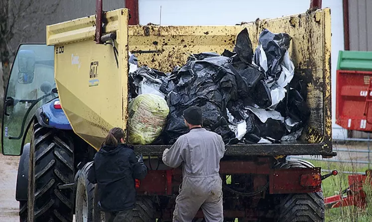 La collecte des plastiques agricoles à Trélans