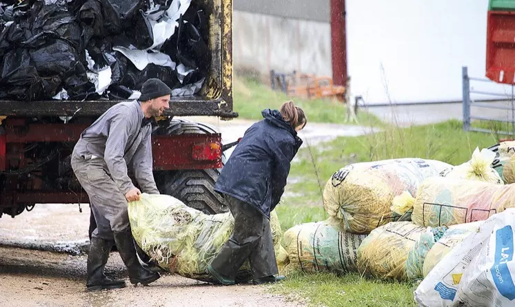 La collecte des plastiques agricoles à Trélans