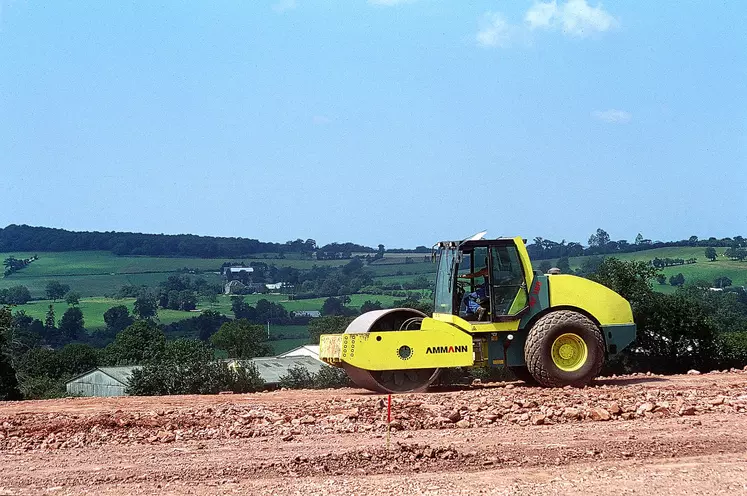 travaux route dans la campagne