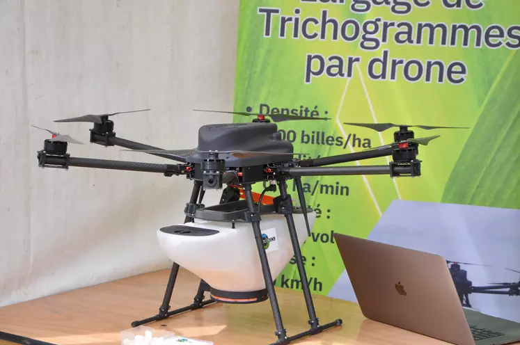 Plusieurs sociétés spécialisées dans les drones exposaient au village de l'agronomie.