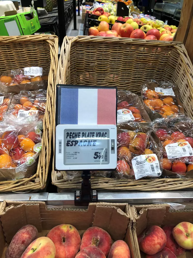 Pêches d'origine Espagne avec drapeau français.