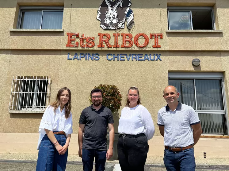 Aurélie Ribot, présidente et directrice commerciale des établissements Ribot, Romain Priolet, vice-président du groupement, Chloé Borgat, directrice du groupement, et Frédéric Blot, président de la Fenalap, l’organisation cunicole nationale.