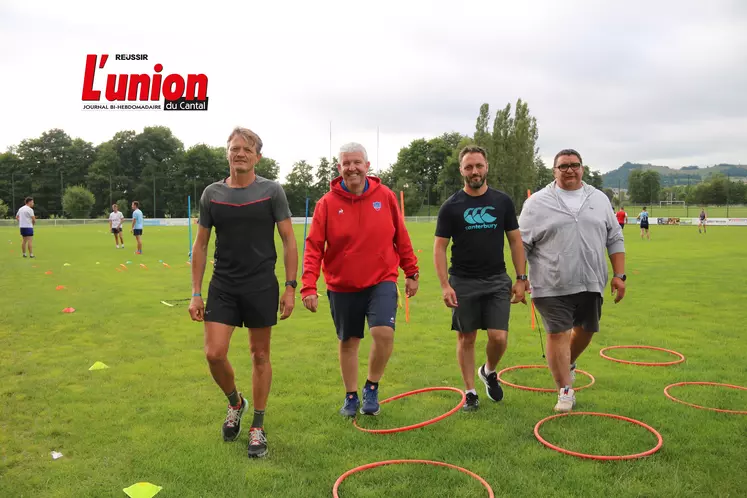 Entraîneurs de rugby sur le terrain