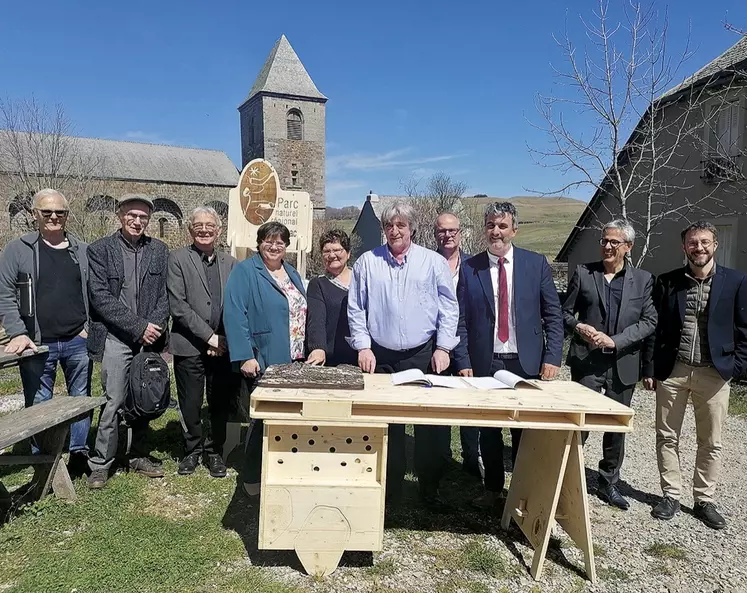 La signature du contrat territorial zones humides du PNR Aubrac