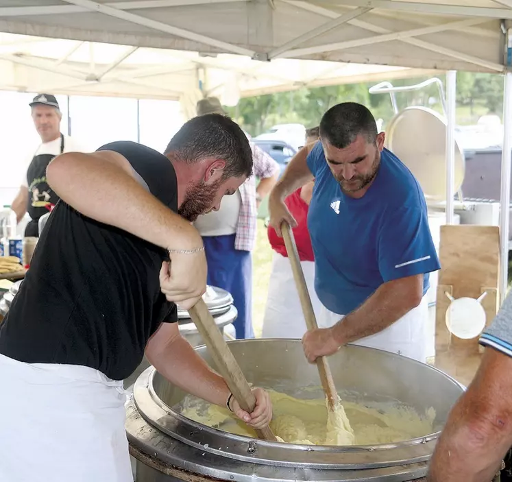 L'aligot, ingrédient essentiel du menu 100 % local proposé aux visiteurs