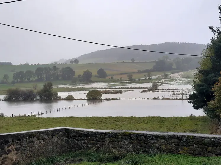 Inondations sur les cultures et prairies.