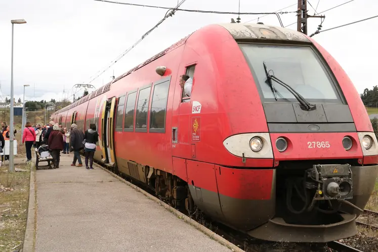 un train rouge 