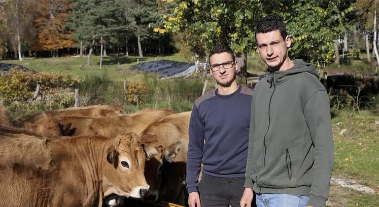 Bastien Nemeth, à droite, accompagné d’Hugo, l’un de ses deux frères.
