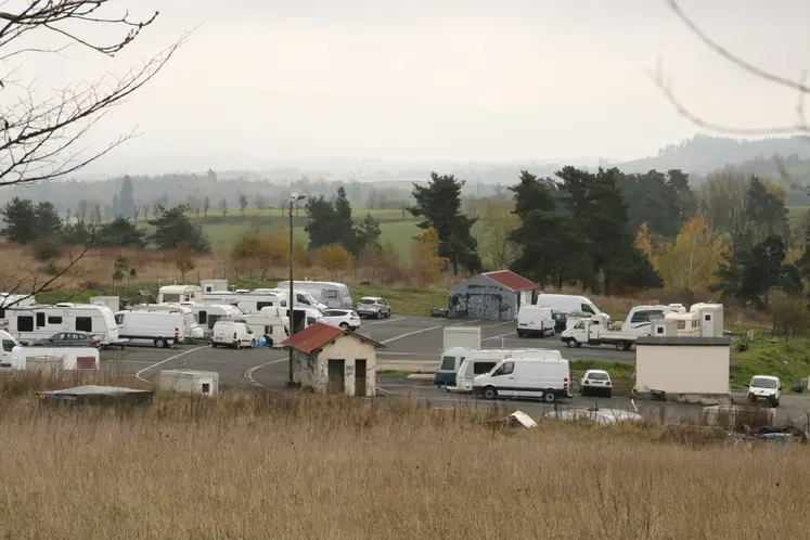 l'aire de la touète avec des caravanes