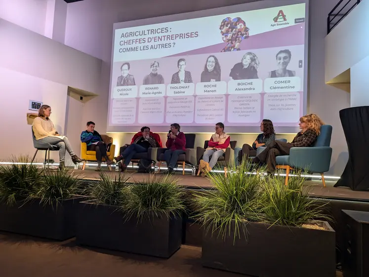 5 femmes cheffes d'entreprise une sociologue une animatrice de débats discutent de la place des femmes dans la gestion d'entreprises, notamment agricoles