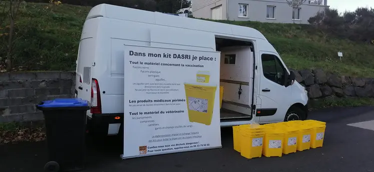 camion de ramassage des déchets sanitaires