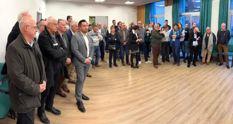 la foule qui écoute le discours