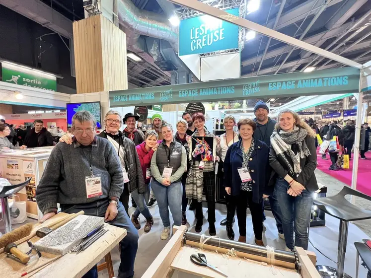 photo de groupe sur le stand de la Creuse au SIA 2024