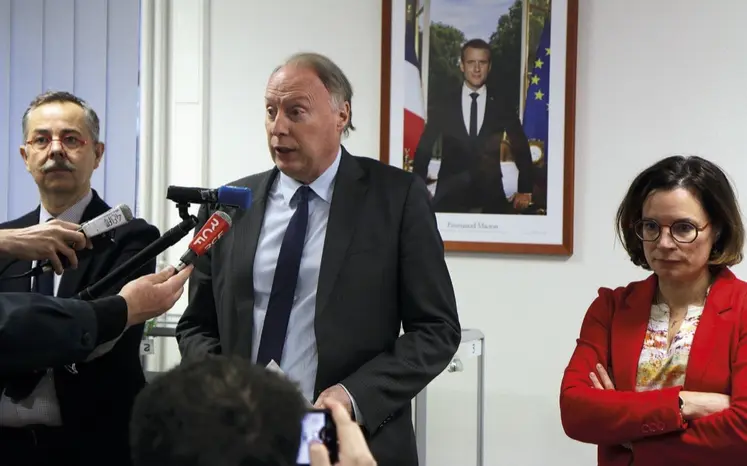 La présentation des résultats aux élections de la chambre d'agriculture de Lozère par le préfet du département, Gilles Quénéhervé