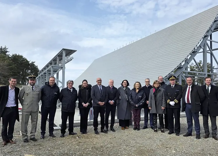 Sophie Primas visite le site du radar de la société Look Up Space