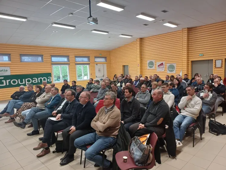 La FDSEA 43 a fait salle comble à St Christophe/Dolaizon.