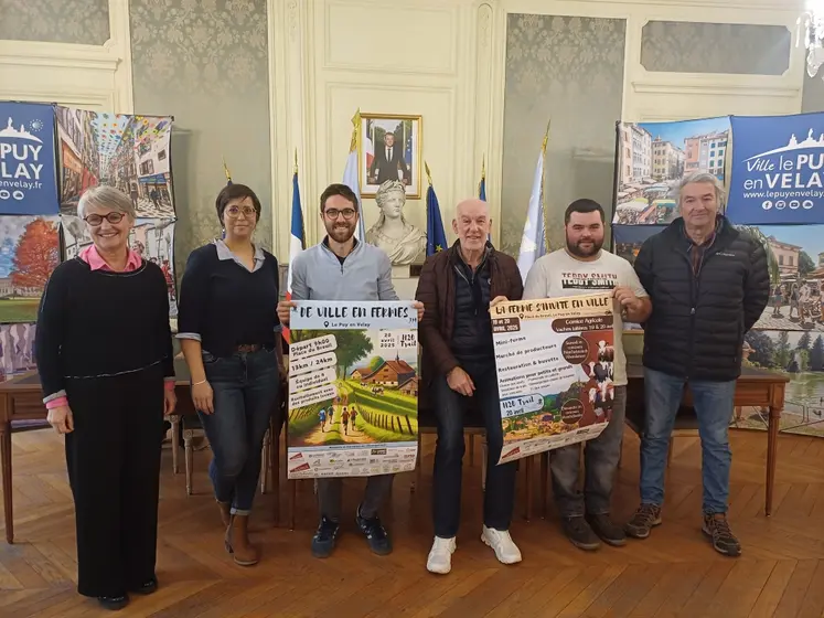 JA et élus de la mairie du Puy-en-Velay ont présenté la Ferme s'invite en ville le 21 mars dernier.