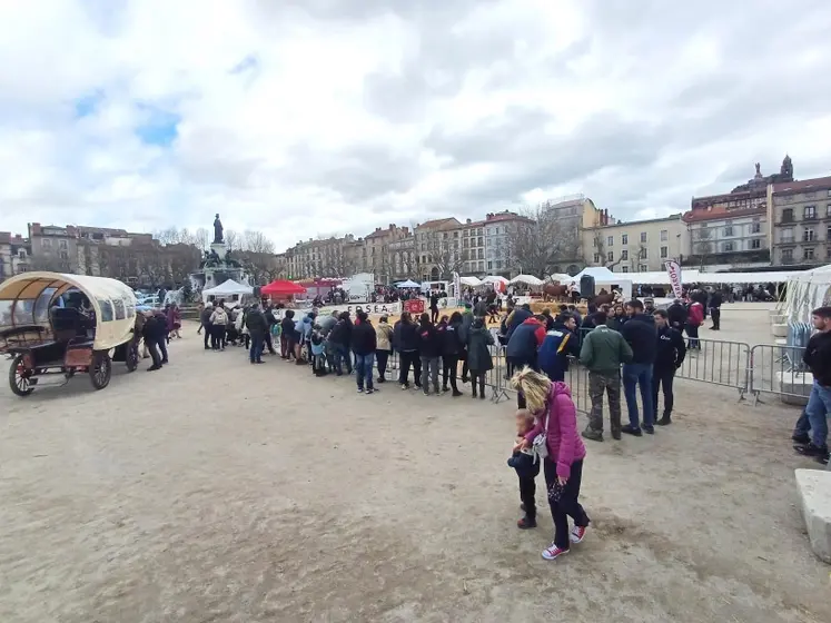 La Ferme s'invite en ville a attiré les foules sur la place du Breuil.