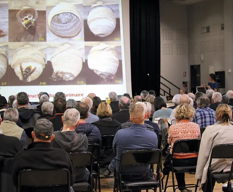 Une centaine de personnes se sont réunies à Chanac pour écouter la conférence