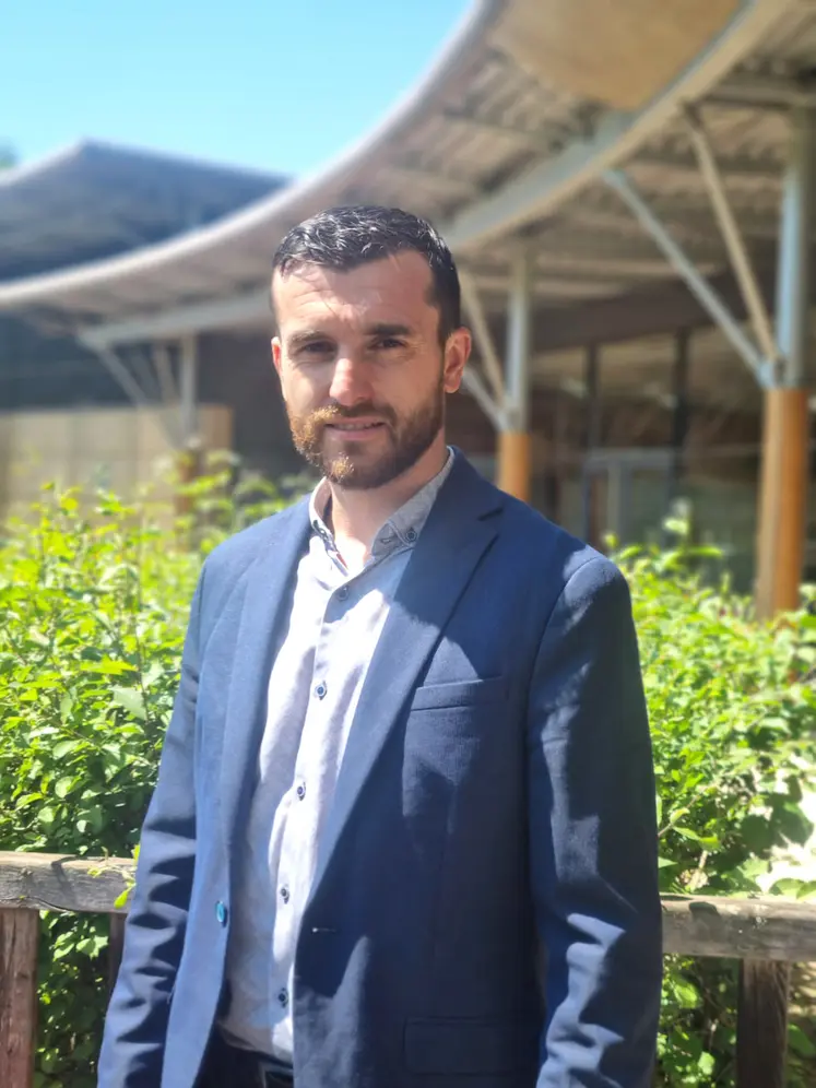 Christophe Chatet, exploitant agricole en polyculture élevage et viticulteur dans l’Allier, a pris la présidence du service de remplacement Auvergne-Rhône-Alpes en 2023.