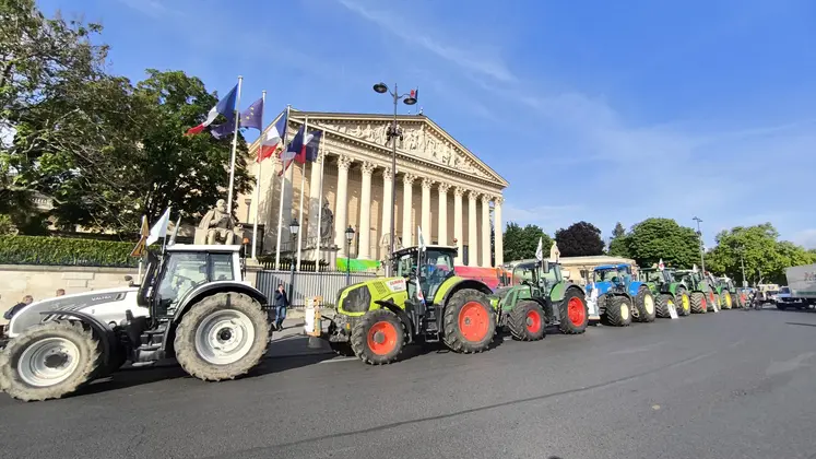 tracteurs devant l'assemblée nationale
