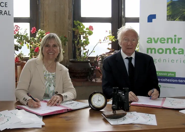 Fabienne Buccio et Brice Hortefeux signent le plan stratégique