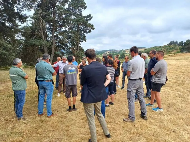 Un bel échange entre éleveurs du secteur et l'ensemble des intervenants sur le dossier loup.