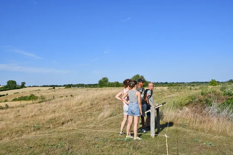 des promeneurs sur le sentier de randonnée