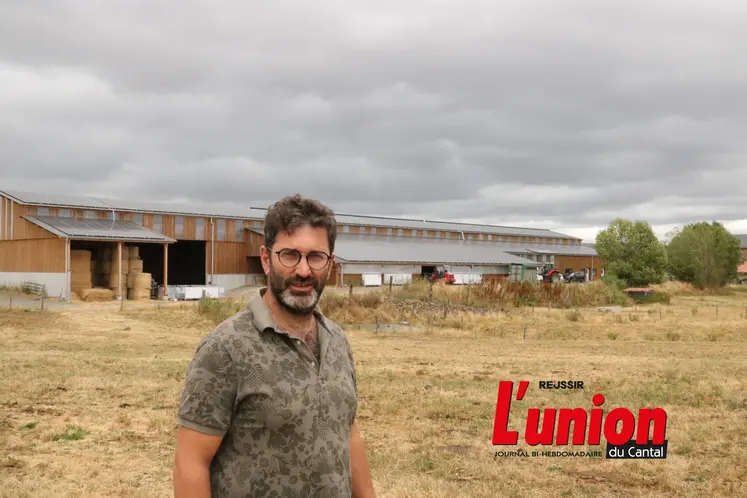 Nicolas Cussac sur son exploitation.